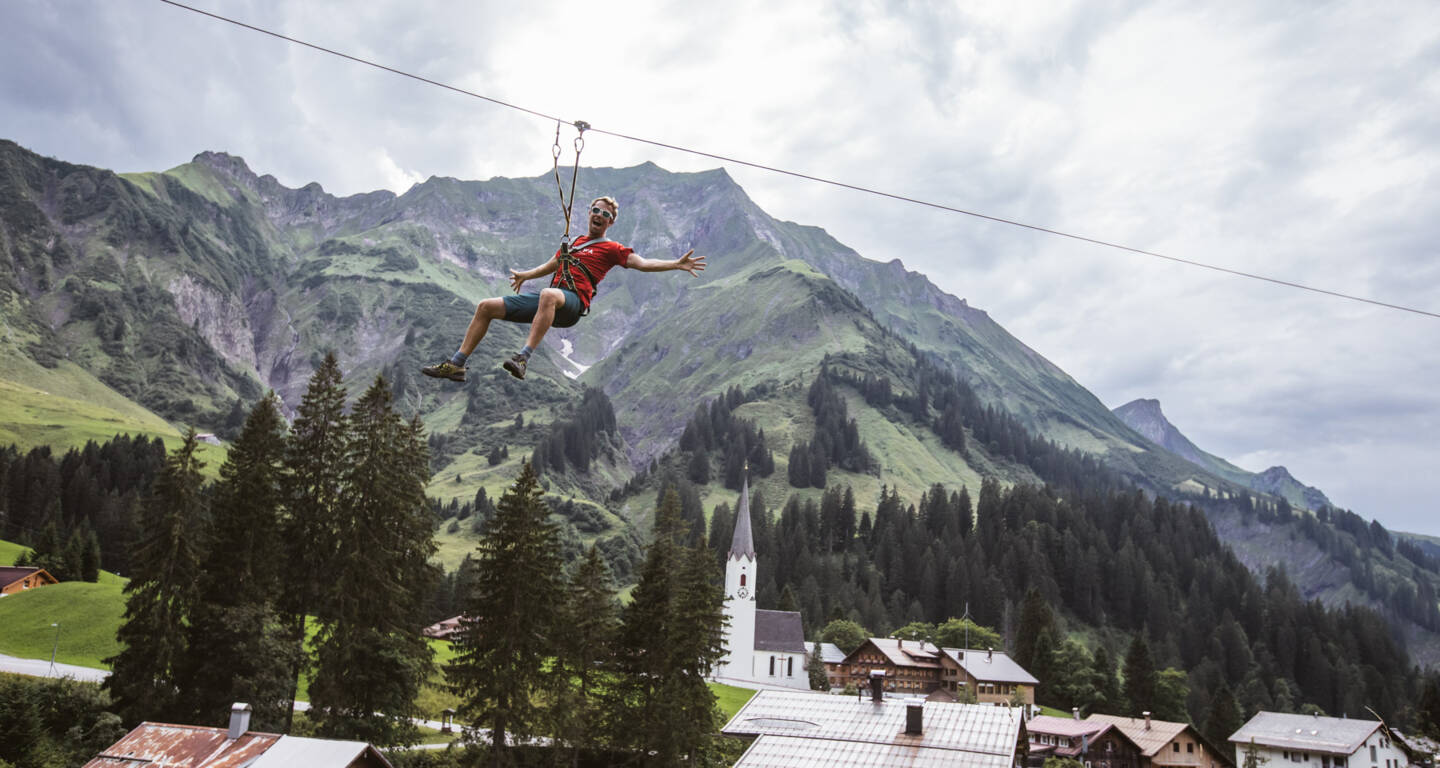 Flying Fox in Warth-Schröcken (c) Sebastian Stiphout - Warth-Schröcken Tourismus (1)