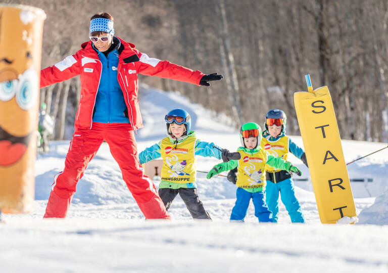 Kinderskikurs in Au-Schoppernau (c) Emanuel Sutterlüty - Au-Schoppernau Tourismus